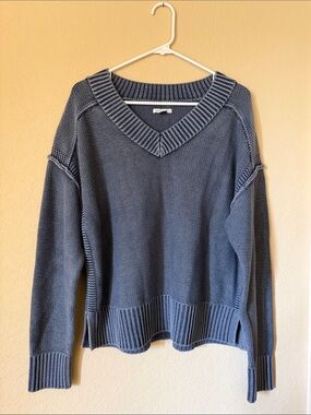 AE v-neck sweater